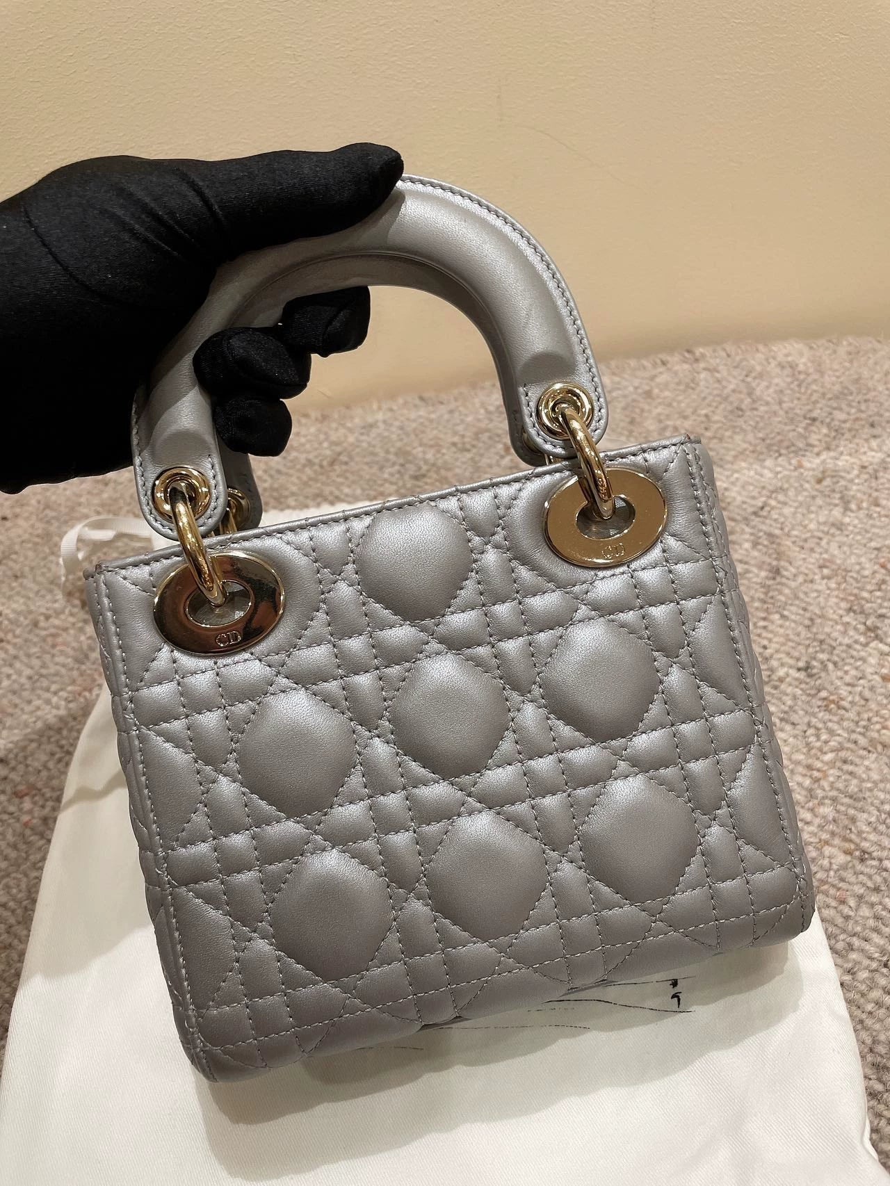 150626-bag-9 Dior three-panel pearlescent gray handbag