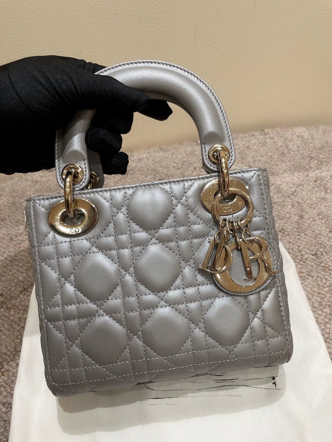 150626-bag-9 Dior three-panel pearlescent gray handbag